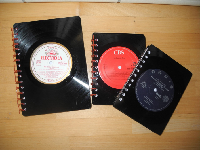 Vinyl-Notizbücher 6 € (A6) 8 € (A5)