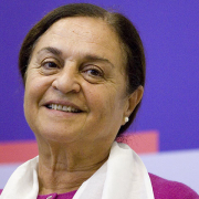 Sumaya Farhat-Naser bei einem Vortrag.