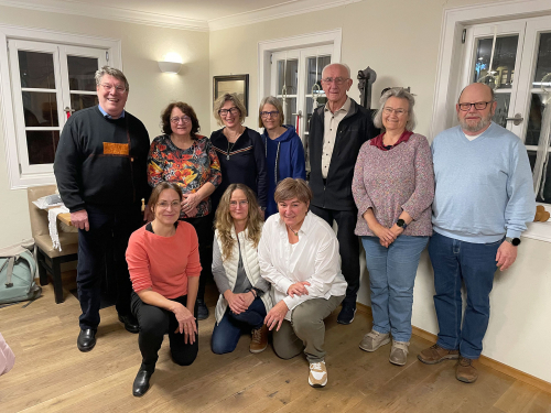 Gruppenfoto der Angehörigenvertretung mit 10 Personen