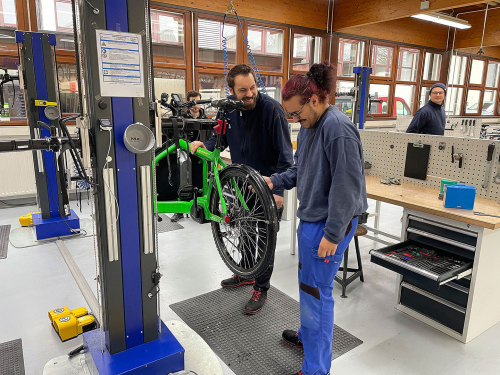 Unsere Fahrradwerkstatt bei der Arbeit
