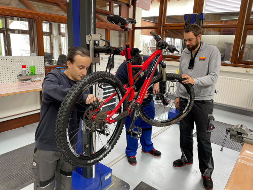 Unsere Fahrradwerkstatt bei der Arbeit