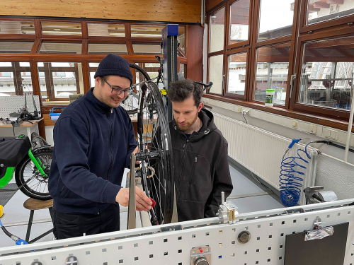 Unsere Fahrradwerkstatt bei der Arbeit